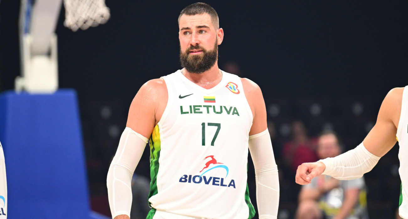 Επέστρεψε στη Λιθουανία ο Βαλαντσιούνας και αναλαμβάνει το... θρίλερ της μεταγραφής του