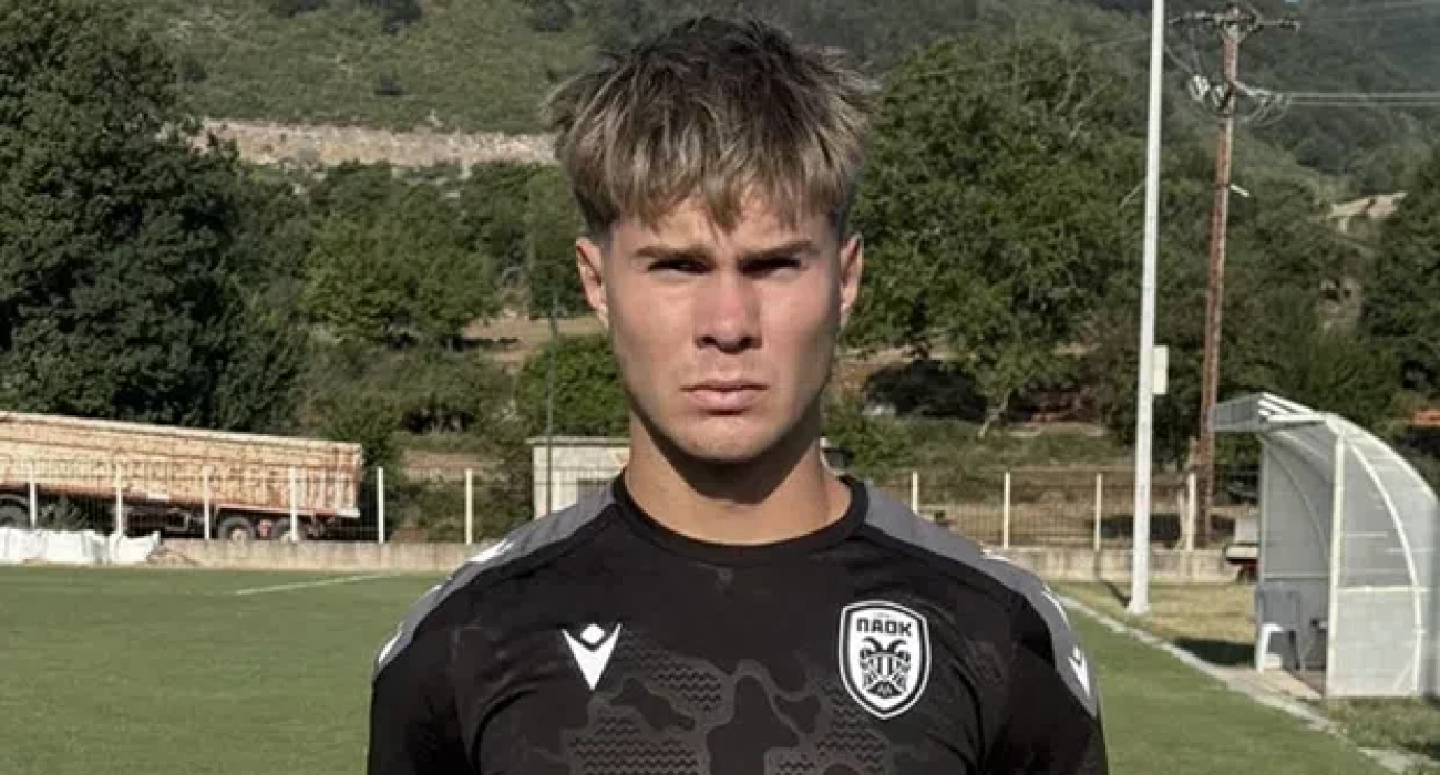 Ο Κάρελ Μούστμα με τη φανέλα του ΠΑΟΚ