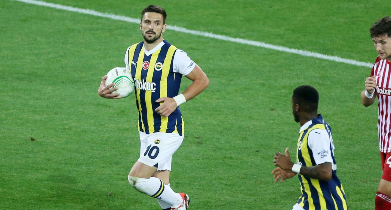 Ο Ντούσαν Τάντιτς με την φανέλα της Φενέρμπαχτσε / Πηγή: Eurokinissi