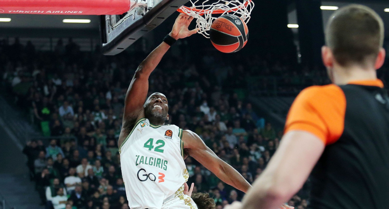 Επίσημα στην Αρμάνι Μιλάνο ο Ντάνστον