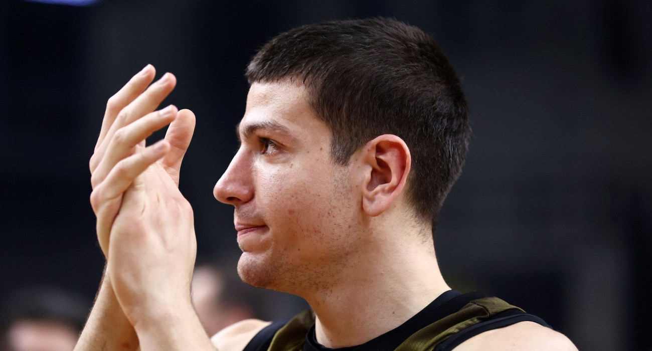 Φλιώνης για το νέο συμβόλαιο με την ΑΕΚ Betsson: «Τιμή που αποτελώ μέλος αυτής της οικογένειας»