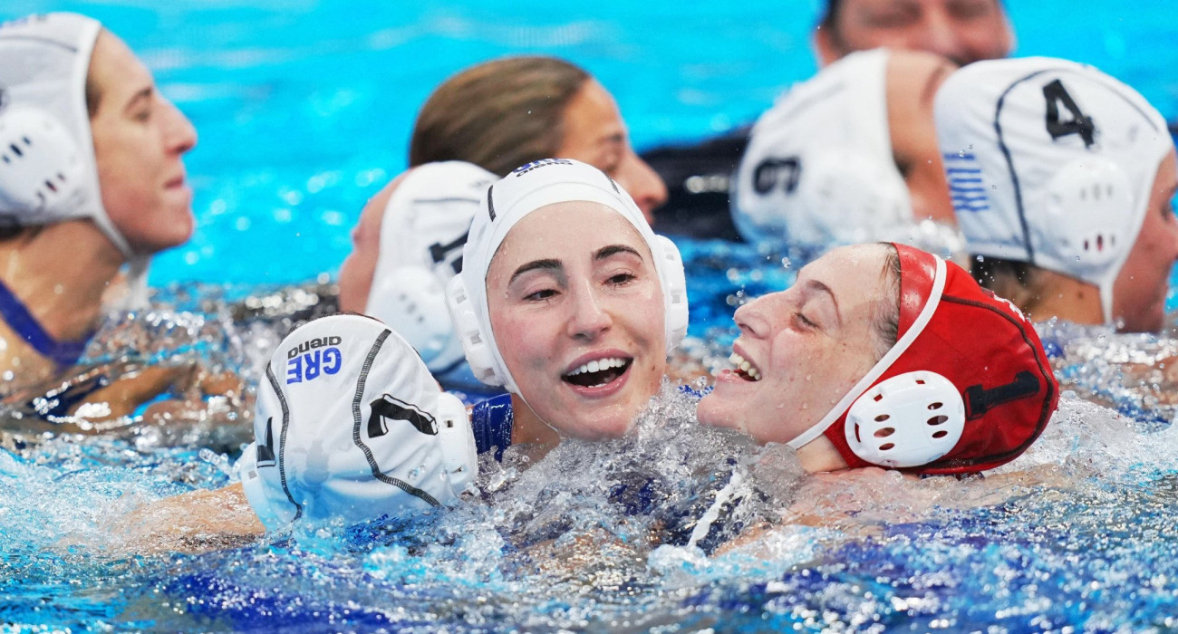 Πηγή: ΙΝΤΙΜΕ - Οι ελληνίδες Παγκόσμιες Πρωταθλήτριες μετά την ιστορική τους νίκη επί της Ουγγαρίας