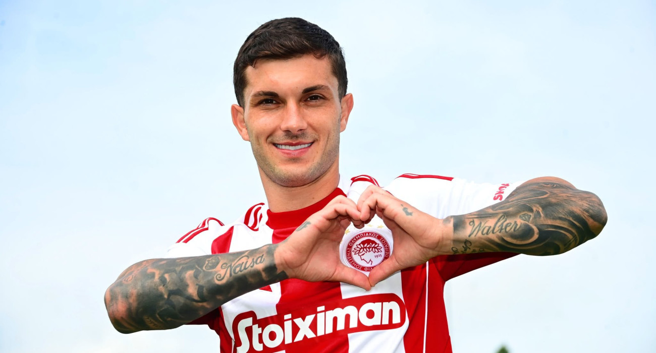 Ο Γκάμπριελ Στρεφέτσα με τη φανέλα του Ολυμπιακού / Πηγή: @olympiacosfc X