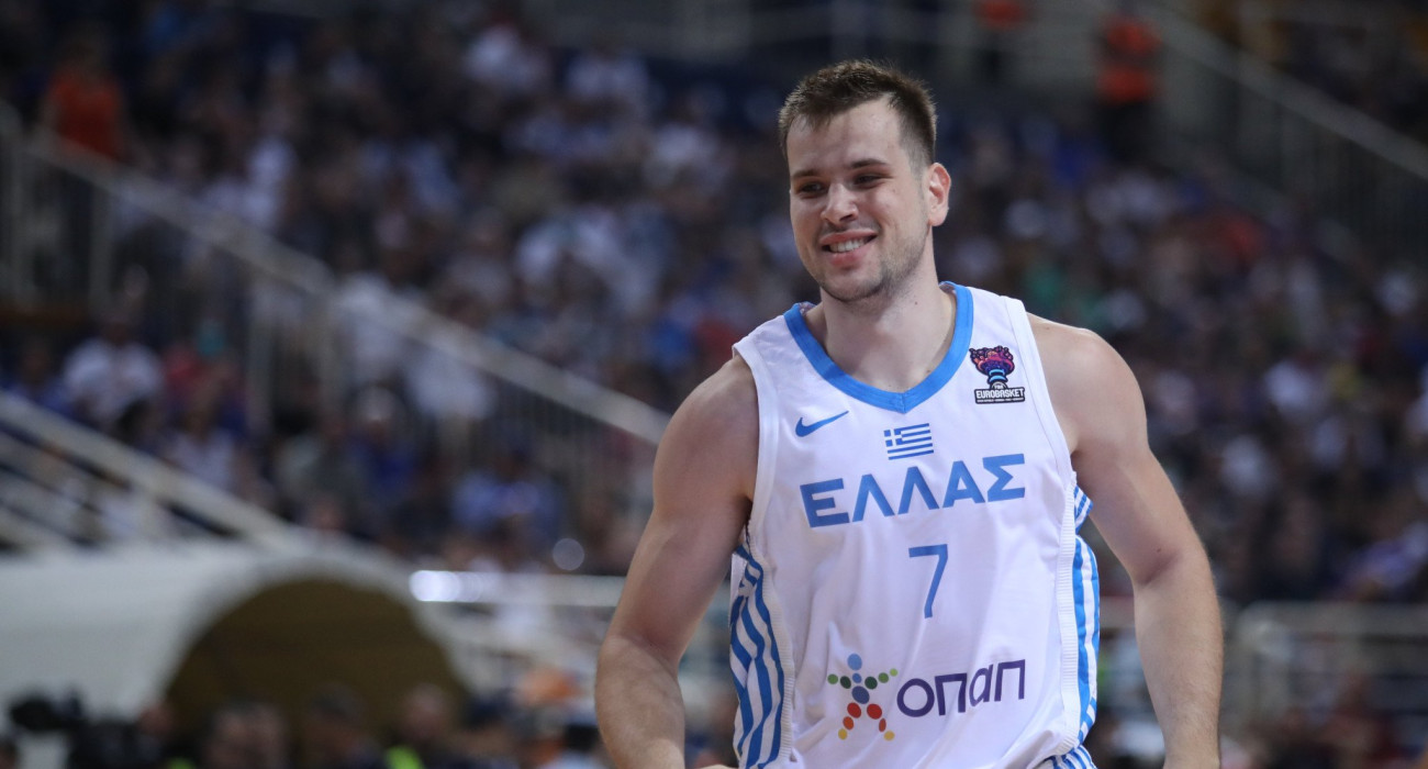 Ο Δημήτρης Αγραβάνης με την φανέλα της Εθνικής Ελλάδας, Πηγή: Eurokinissi