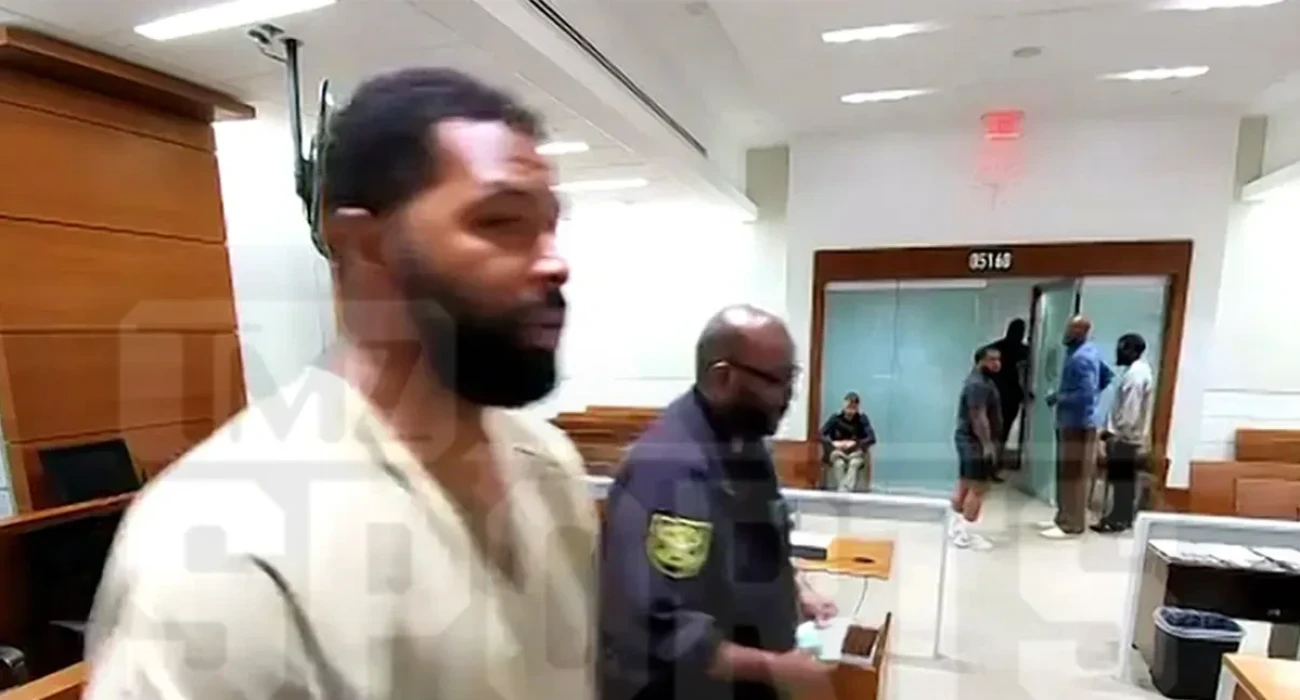 Στο εδώλιο του δικαστηρίου ο Μάρκους Μόρις με χειροπέδες και στολή