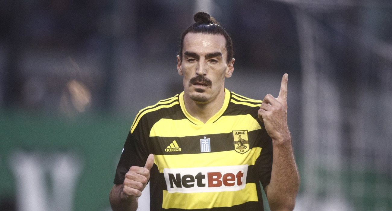 Ο Χριστοδουλόπουλος με τη φανέλα του Άρη / Πηγή: Eurokinissi