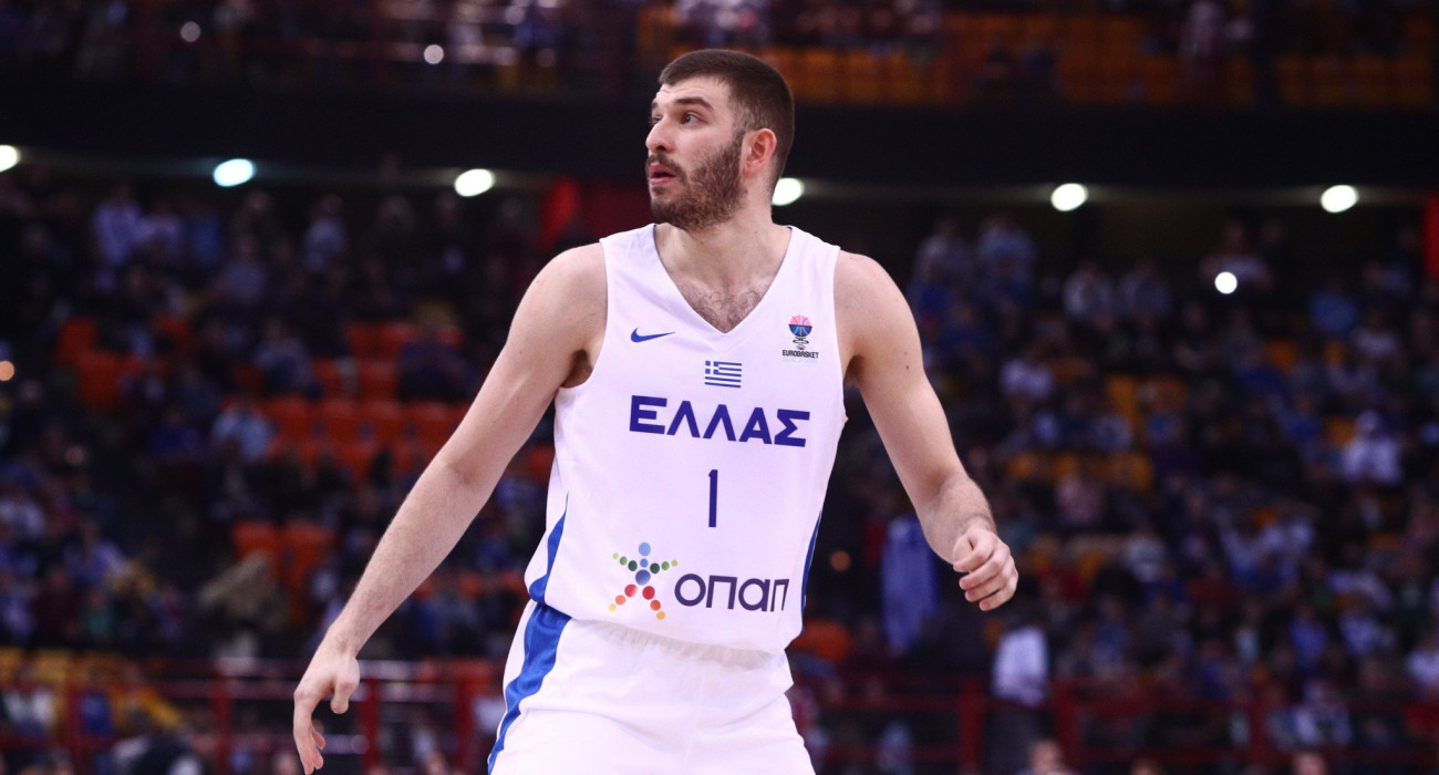 Ο Νίκος Ρογκαβόπουλος με τη φανέλα της Εθνικής, Πηγή: Eurokinissi