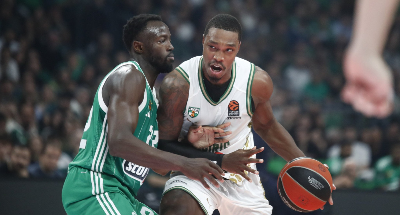 Ο Λόνι Γουόκερ με αντίπαλο τον Τζέριαν Γκραντ/Πηγή: Eurokinissi