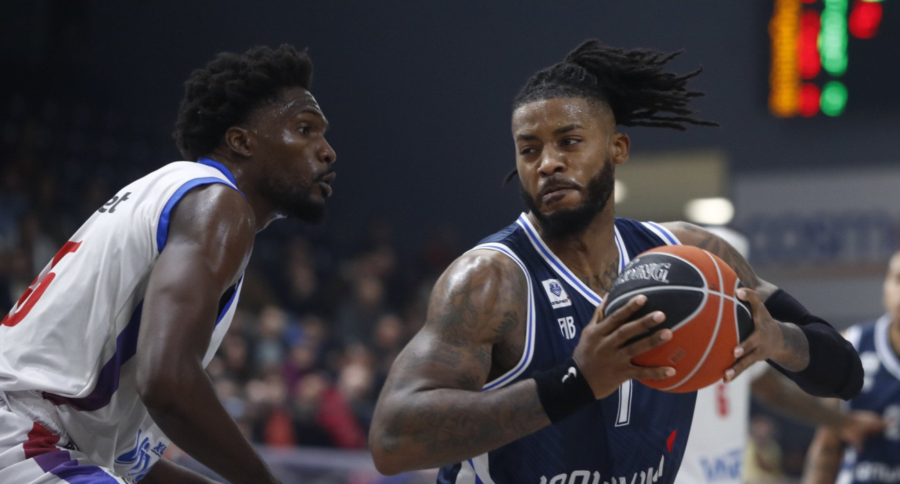 Ο Νέιτ Γουότσον με τη φανέλα της Καρδίτσας/Πηγή: Eurokinissi