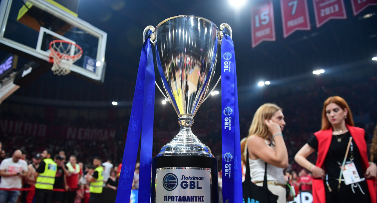 Πηγή: Eurokinissi - Το τρόπαιο της Stoiximan GBL