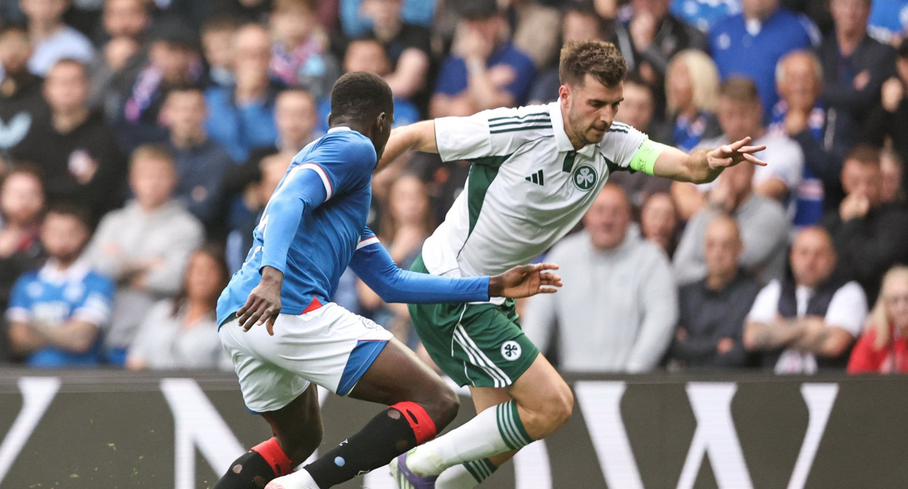 Ο Φώτης Ιωαννίδης σε προσπάθεια στο «Ibrox» απέναντι στην Ρέιντζερς / Πηγή: Eurokinissi