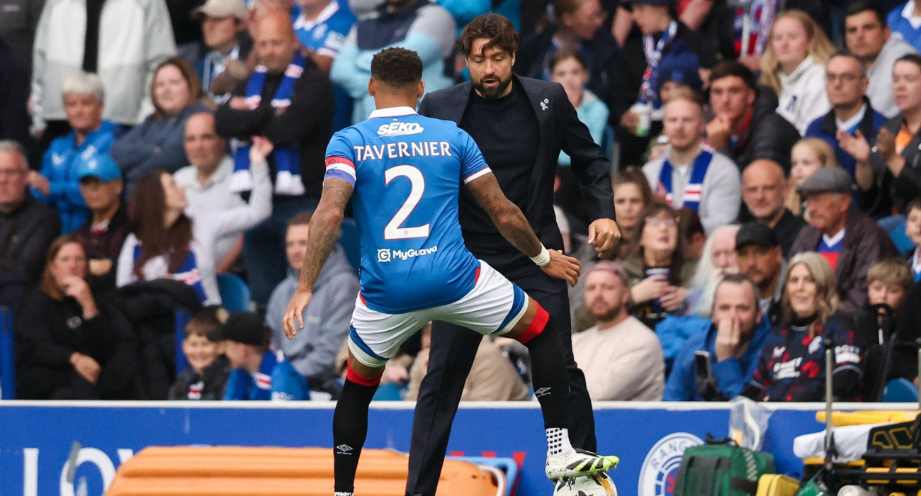 Ο Ταβερνιέρ και ο Ράσελ Μάρτιν/ Πηγή: Eurokinissi