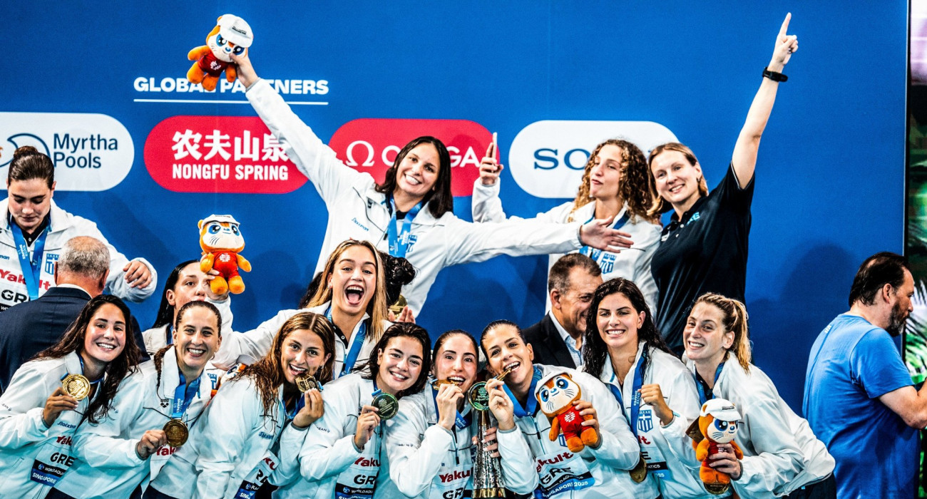 Η Εθνική ομάδα πόλο γυναικών με το χρυσό μετάλλιο στο Παγκόσμιο Πρωτάθλημα της Σιγκαπούρης / Πηγή: Eurokinissi