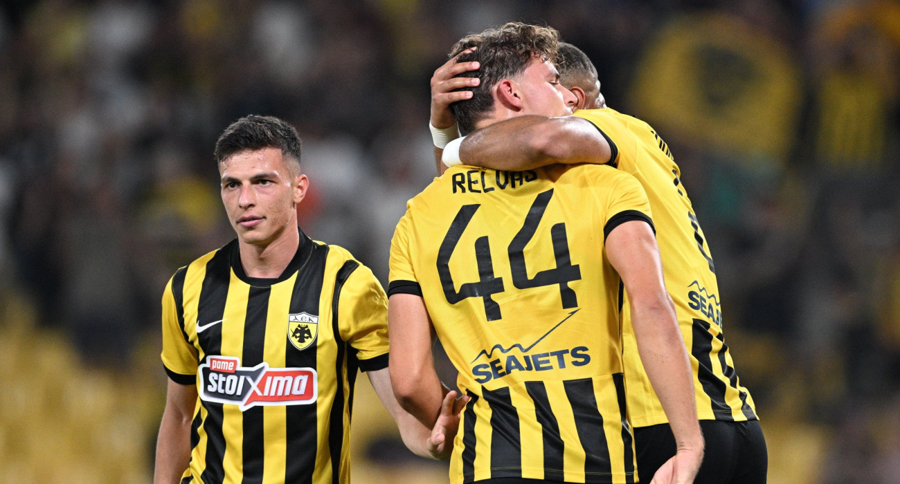 Οι παίκτες της ΑΕΚ πανηγυρίζουν το γκολ του Ρέλβας / Πηγή: Eurokinissi