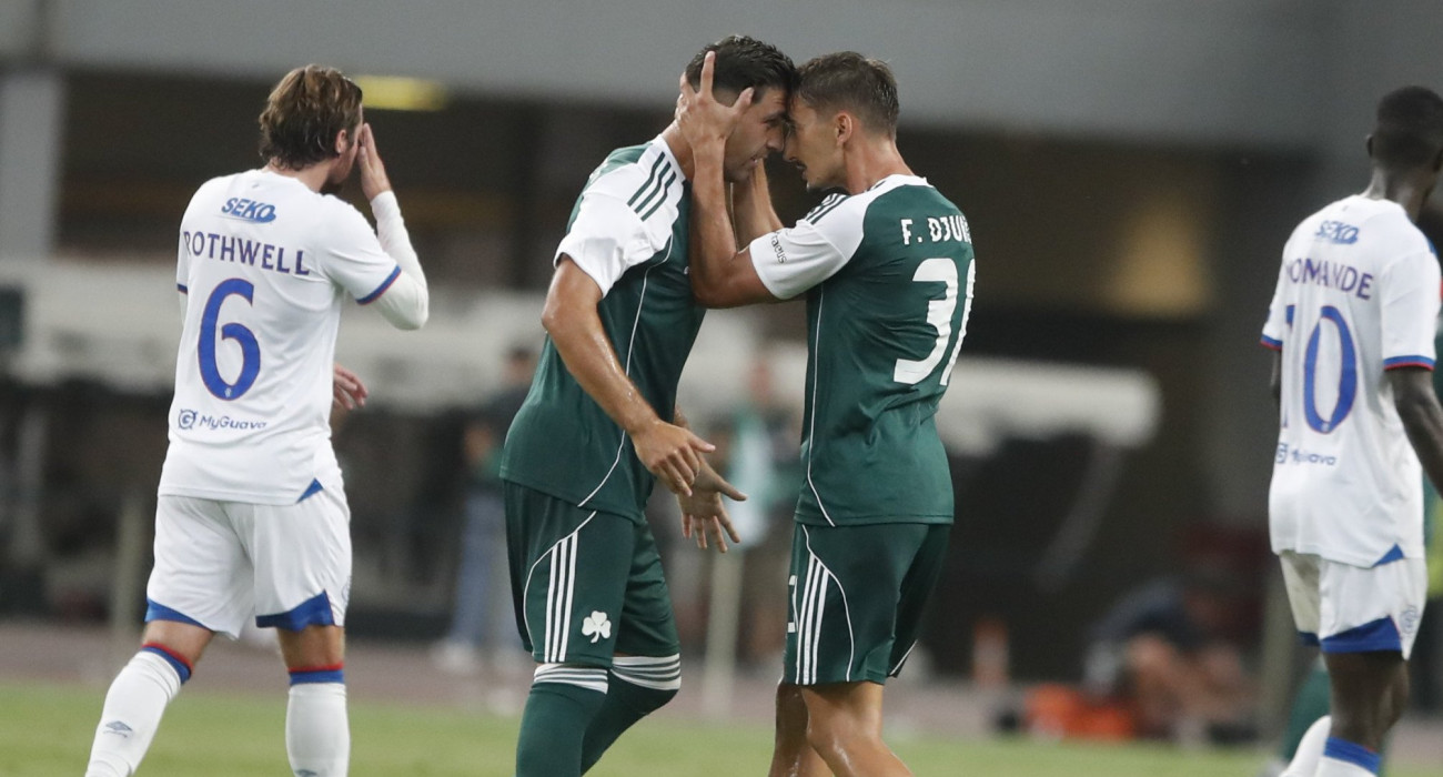 Ο Τάσος Μπακασέτας και ο Φίλιπ Τζούρισιτς μετά το γκολ του Παναθηναϊκού με την Ρέιντζερς / Πηγή: Eurokinissi