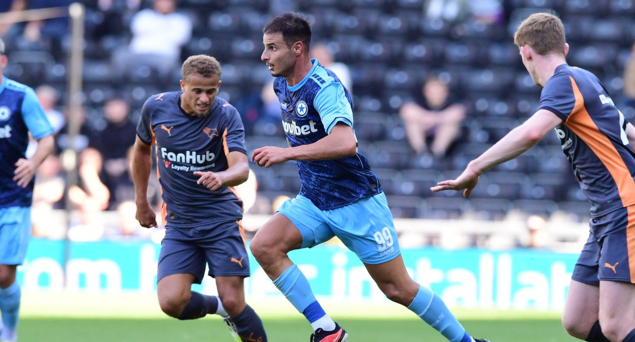 Ο Γιώργος Τζοβάρας στο φιλικό του Ατρόμητου με την Ντέρμπι / Πηγή: Eurokinissi