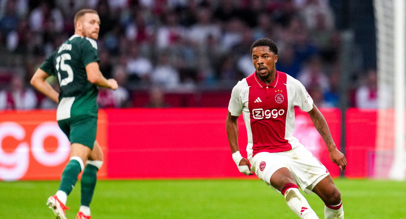 Ο Τσούμπα Άκπομ με τη φανέλα του Άγιαξ / Πηγή: Eurokinissi