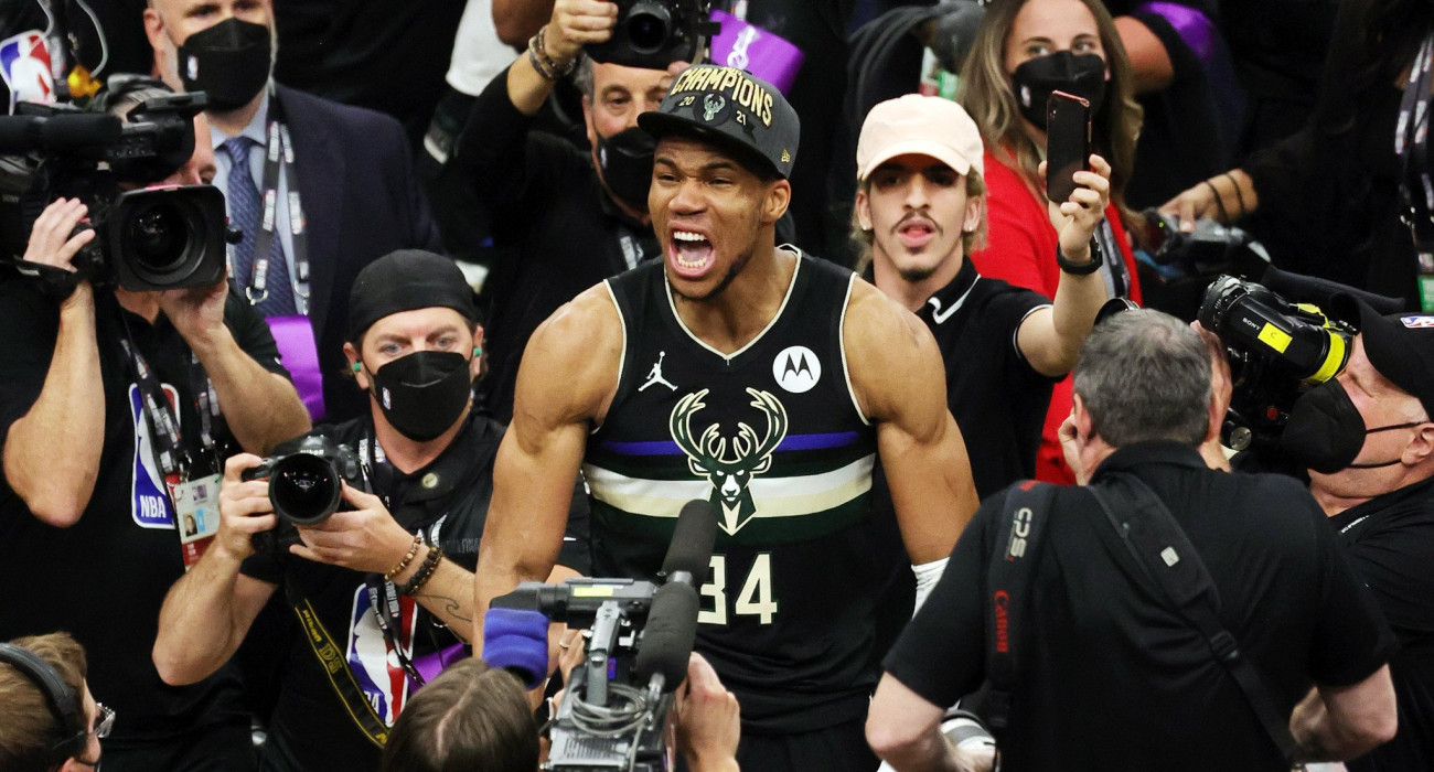 Ο Γιάννης Αντετοκούνμπο πρωταθλητής του NBA το 2021, Πηγή: Jonathan Daniel/Getty Images/Ideal Images