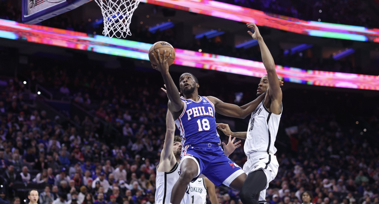 Ο Σέικ Μίλτον με τη φανέλα των Σίξερς / Πηγή: Photo by Tim Nwachukwu / Getty Images / Ideal Images