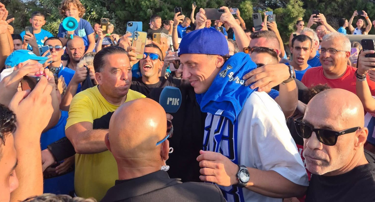 Ο Νταβίντ Λουίζ κατά την άφιξή του στην Κύπρο / Πηγή: pafos X