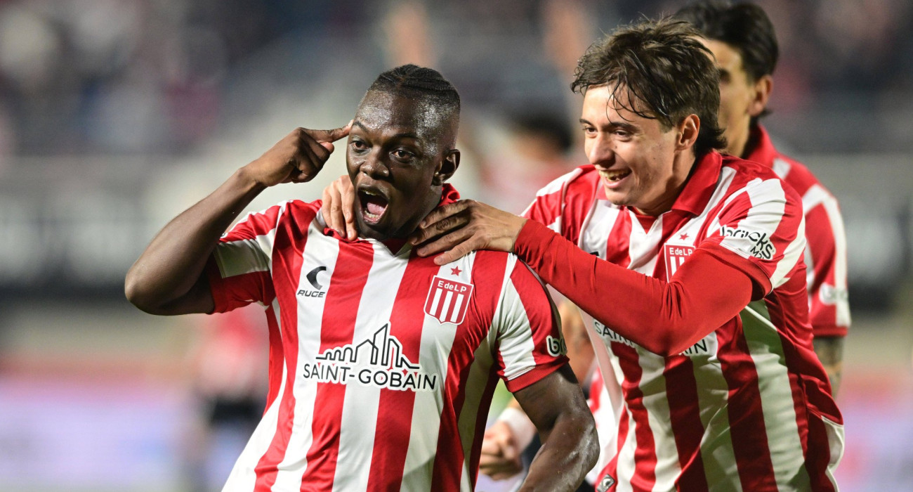 Οι παίκτες της Εστουδιάντες πανηγυρίζουν το γκολ της ισοφάρισης / Πηγή: Imago