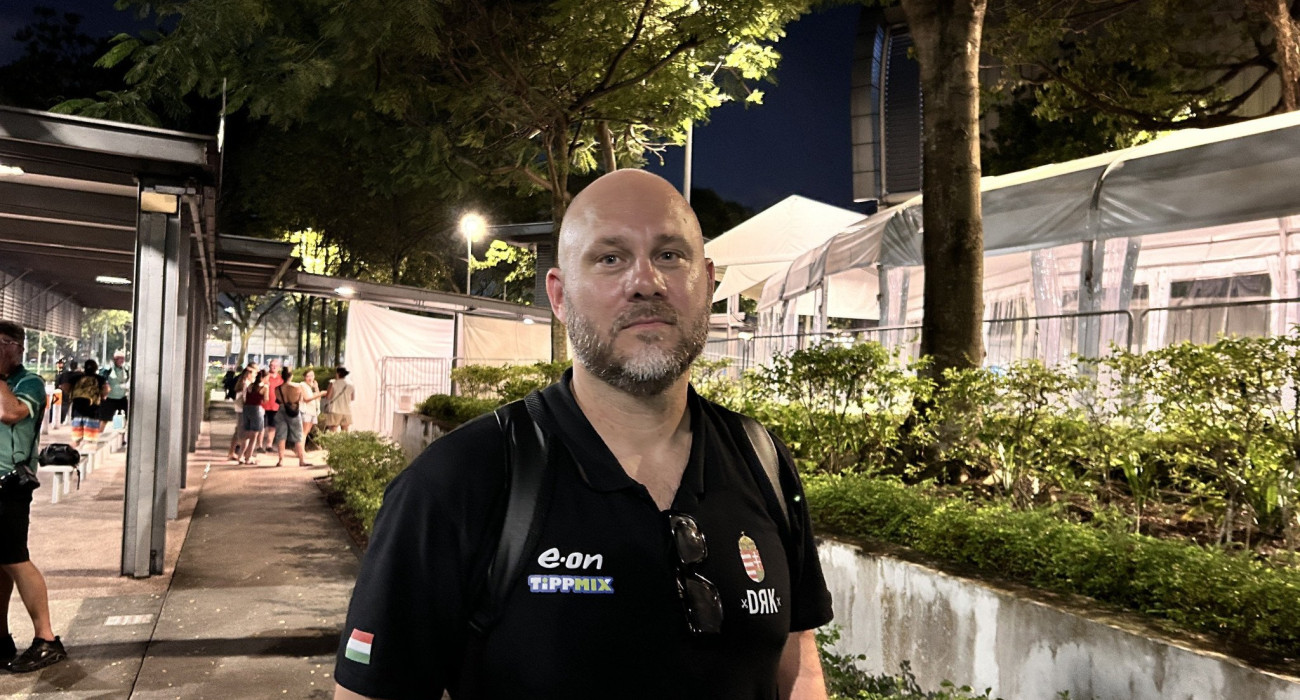 Ο ομοσπομδιακός τεχνικός της Ουγγαρίας στο Παγκόσμιο Πρωτάθλημα της Σιγκαπούρης / Πηγή: Athletiko