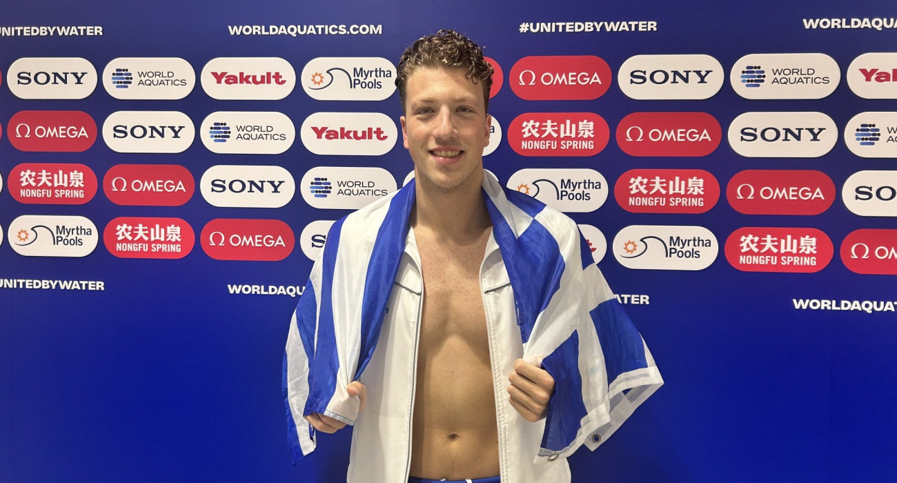 Ο Βαγγέλης Πούρος μετά την κατάκτηση του χάλκινου μεταλλίου στο Παγκόσμιο Πρωτάθλημα της Σιγκαπούρης / Πηγή: Eurokinissi