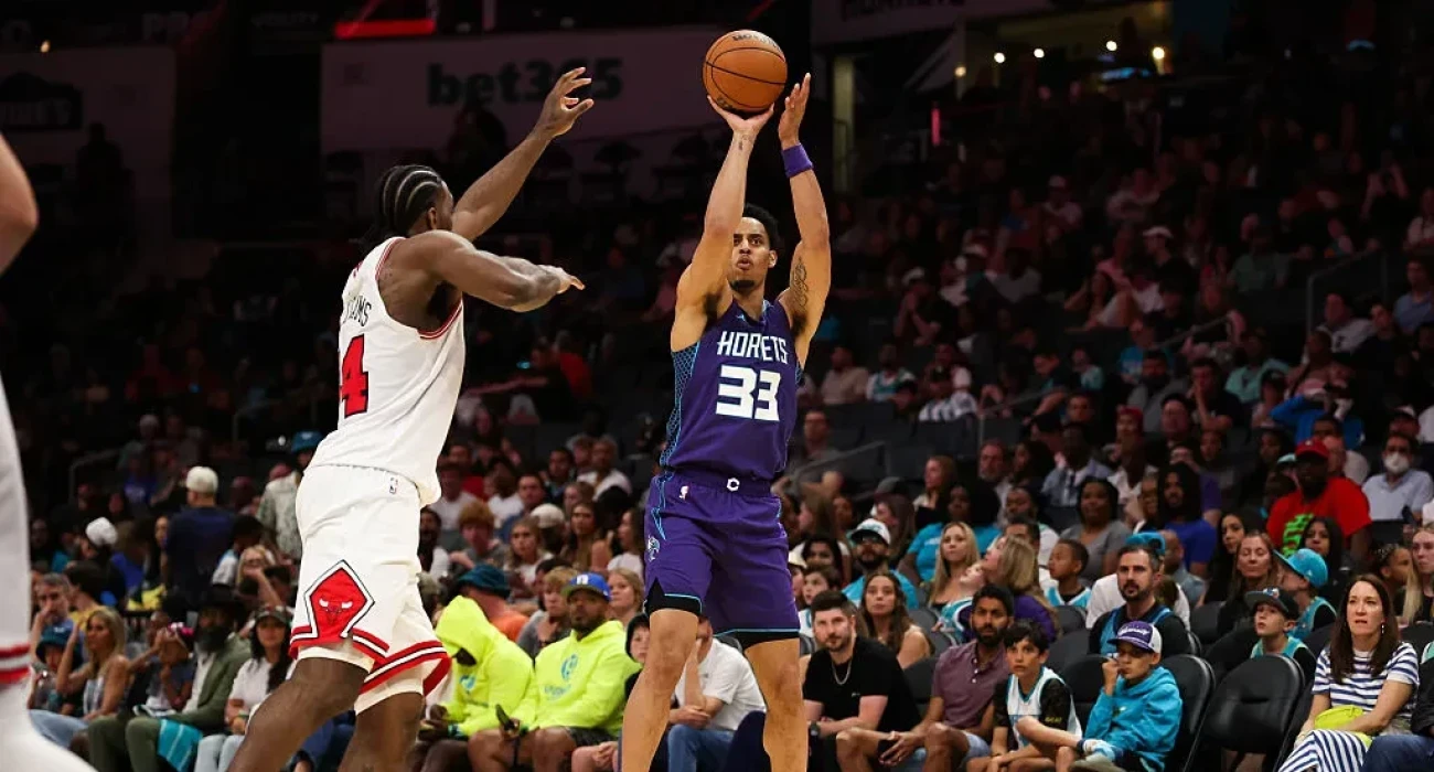 Εντείνει την προσπάθεια για τον Σιμς η ΑΕΚ Betsson