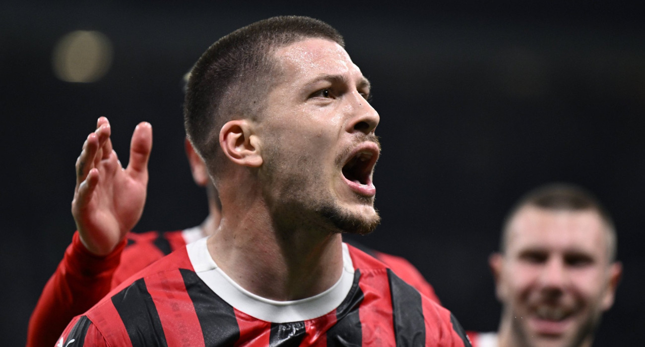 Ο Λούκα Γιόβιτς πανηγυρίζει γκολ με τη Μίλαν / Πηγή: Imago