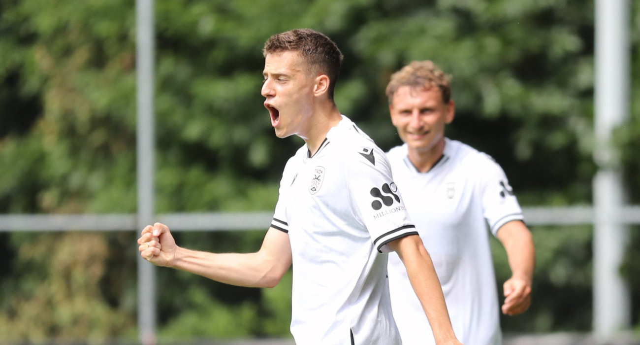 Ο Γιάννης Κωνσταντέλιας πανηγυρίζει με τον ΠΑΟΚ / Πηγή: Eurokinissi