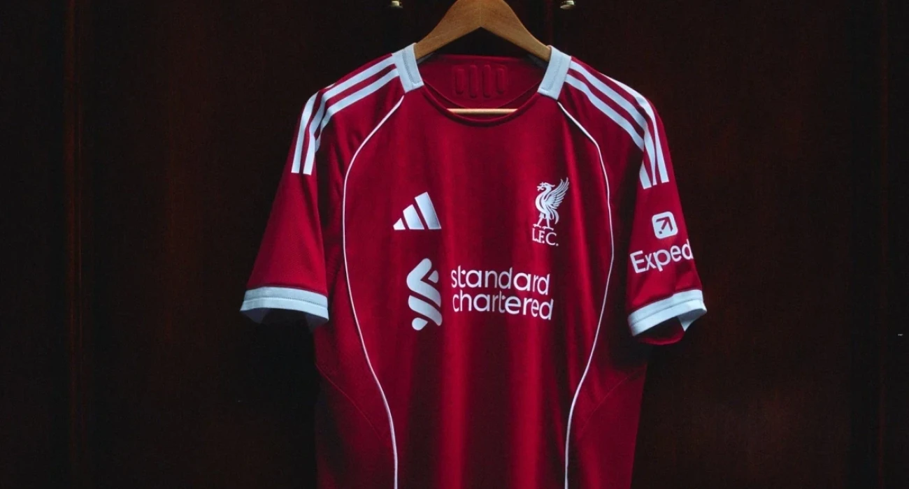 Η νέα φανέλα της Λίβερπουλ / Πηγή: Printscreen