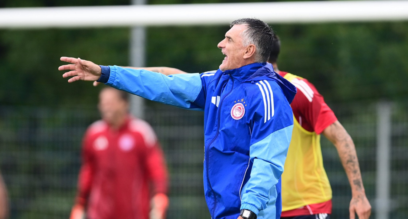 Ο Χοσέ Λουίς Μεντιλίμπαρ στην προπόνηση του Ολυμπιακού / Πηγή: Eurokinissi