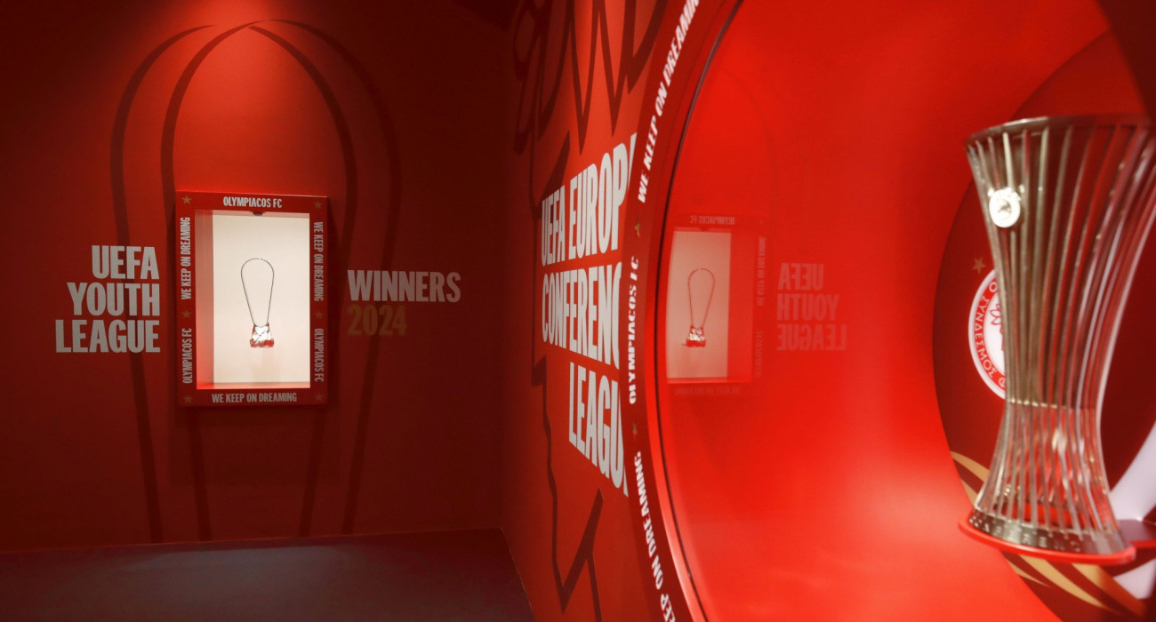 Τα δυο ευρωπαϊκά τρόπαια στο Μουσείο του Ολυμπιακού / Πηγή: Ολυμπιακός