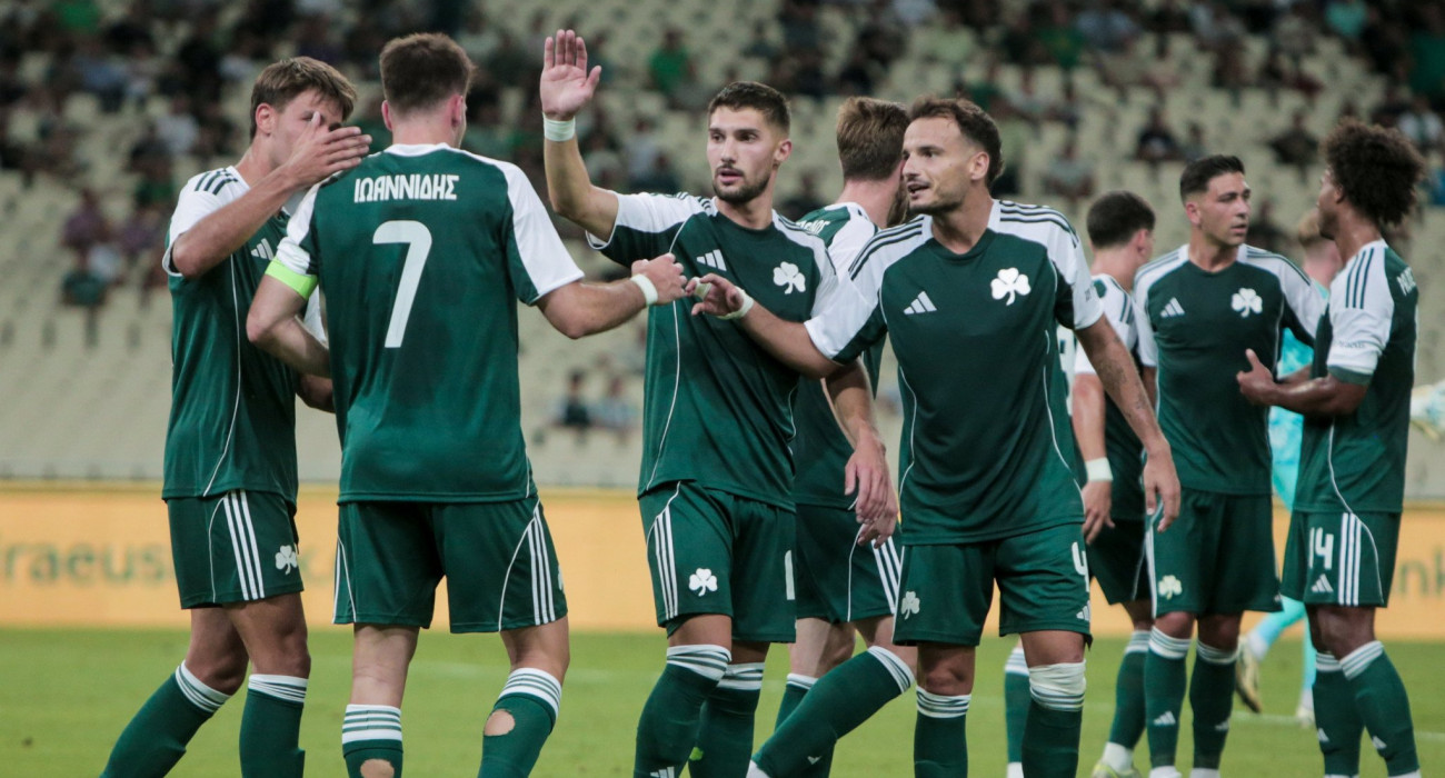 Οι παίκτες του Παναθηναϊκού πανηγυρίζουν το πρώτο γκολ του Άνταμ Τσέριν στο τελευταίο φιλικό με τη Βέστερλο - ΠΗΓΗ: Eurokinissi