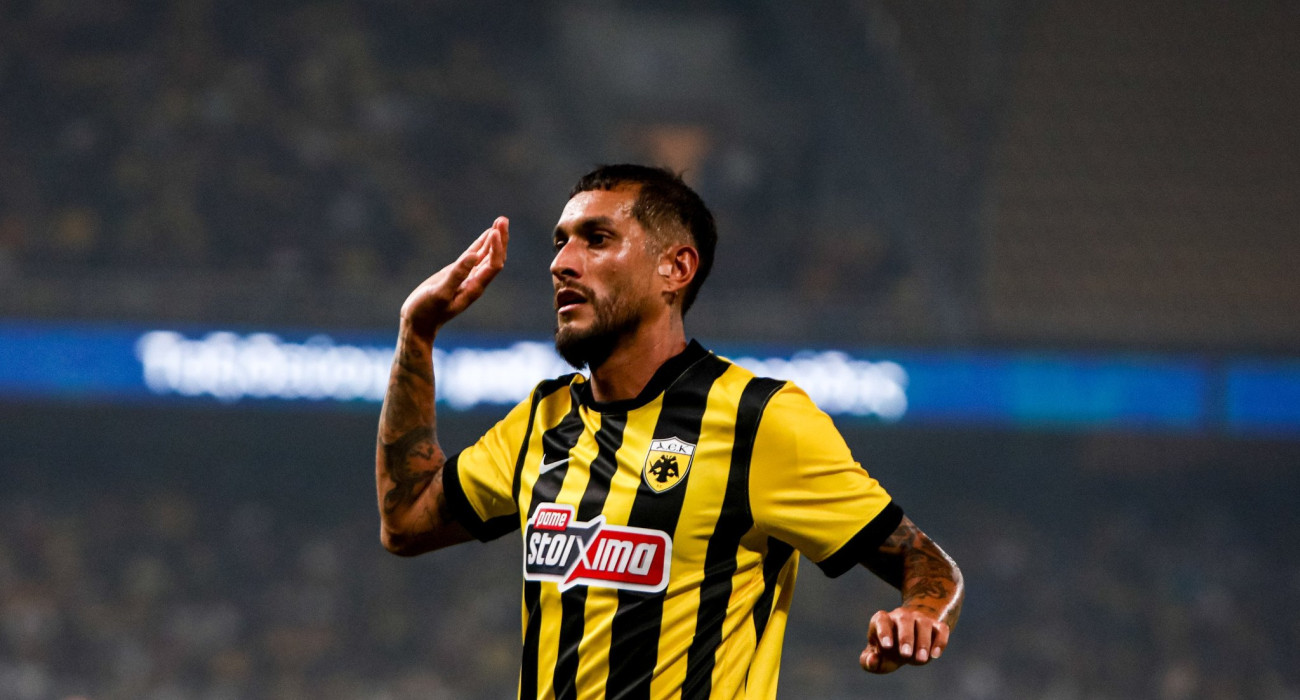 Ο Ρομπέρτο Περέιρα με τη φανέλα της ΑΕΚ / Πηγή: Eurokinssi