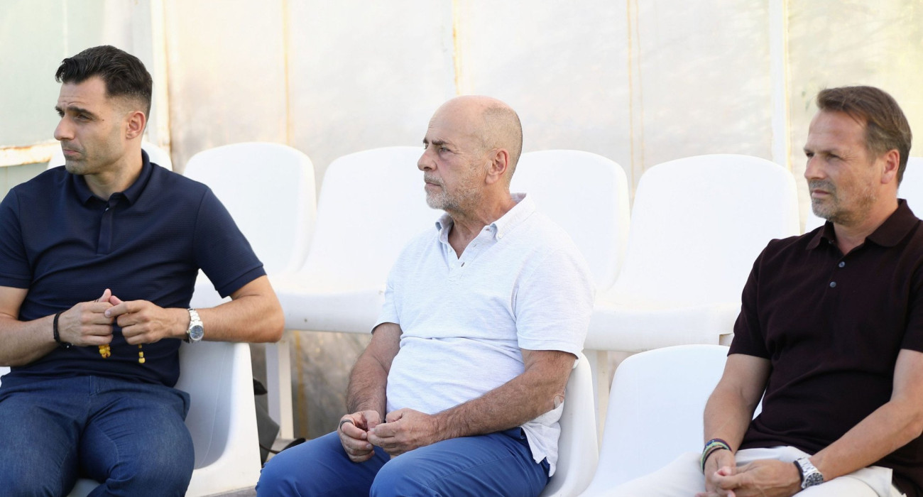 Ο Γιάννης Αλαφούζος με τους Γιάννη Παπαδημητρίου και Γιώργο Τζαβέλλα στη προπόνηση του Παναθηναϊκού / Πηγή: Eurokinissi