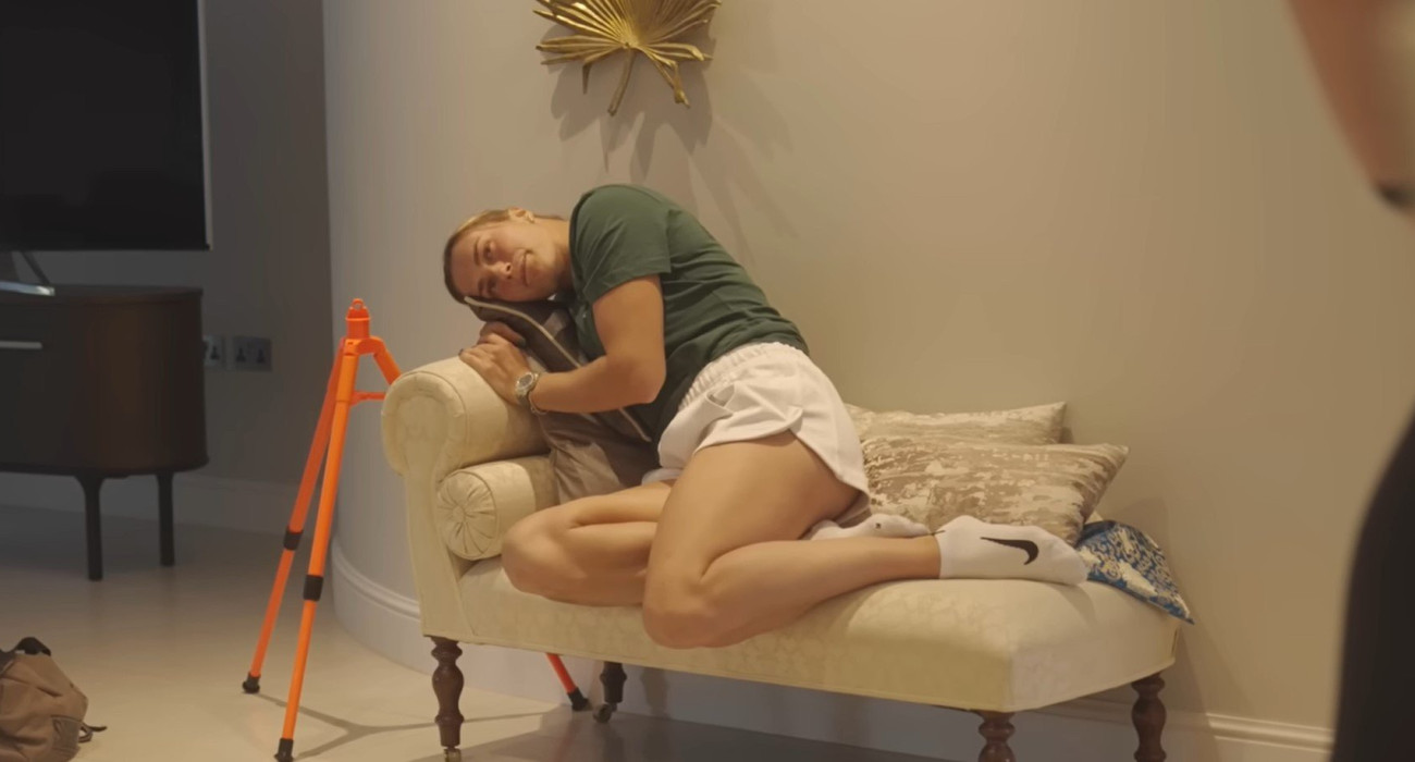 Η Αρίνα Σαμπαλένκα στο σπίτι της μετά την ήττα στα ημιτελικά του Wilmbledon 2025 / Πηγή: Screenshot