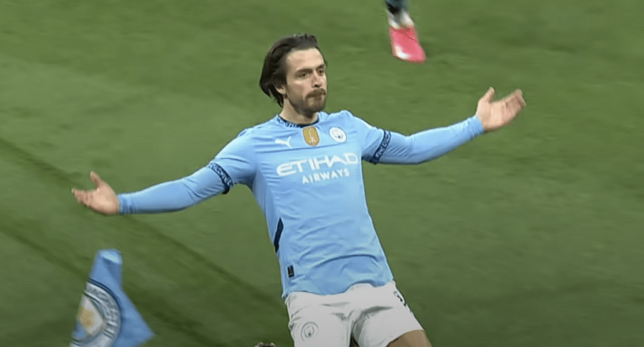 Ο Τζακ Γκρίλις πανηγυρίζει με την φανέλα της Μάντσεστερ Σίτι / Πηγή: Printscreen