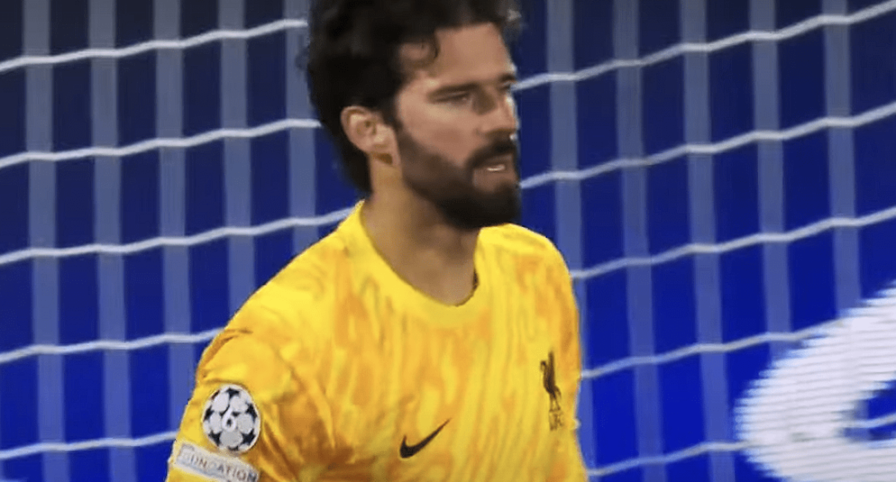 Ο Άλισον Μπέκερ με την φανέλα της Λίβερπουλ / Πηγή: Printscreen