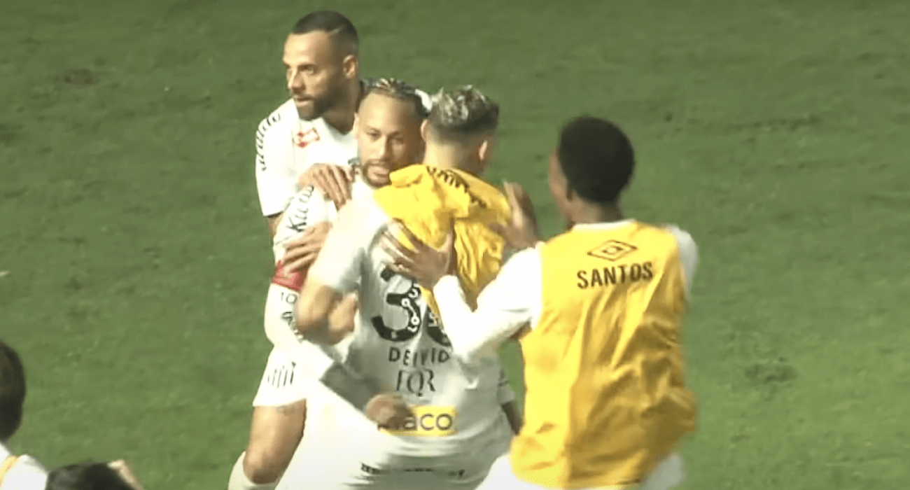 Οι παίκτες της Σάντος πανηγυρίζουν το γκολ του Νεϊμάρ / Πηγή: Printscreen