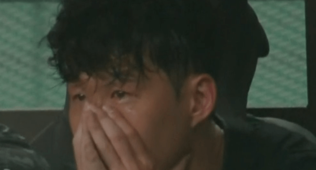 Ο Χέουνγκ Μιν Σον ξεσπά σε κλάματα στον πάγκο της Τότεναμ / Screenshot