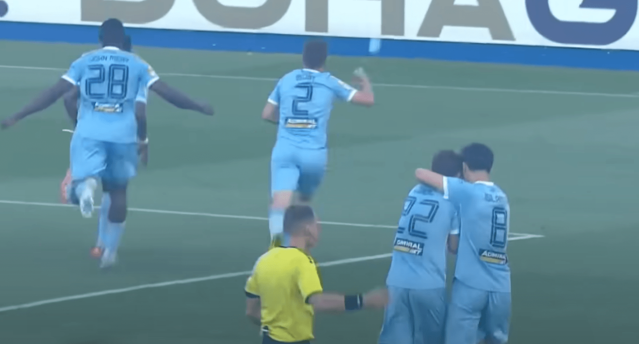 Οι ποδοσφαιριστές Νόβι Πάζαρ πανηγυρίζουν/ Screenshot