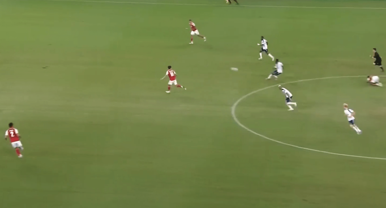 Ο Σαρ σκοράρει από πολύ μακρινή απόσταση / Screenshot