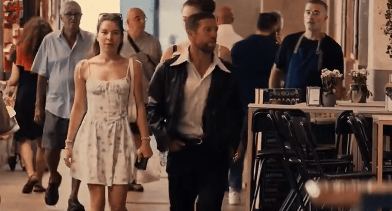 Ο Πάπου Γκόμεζ ως Τζον Τραβόλτα/ Screenshot