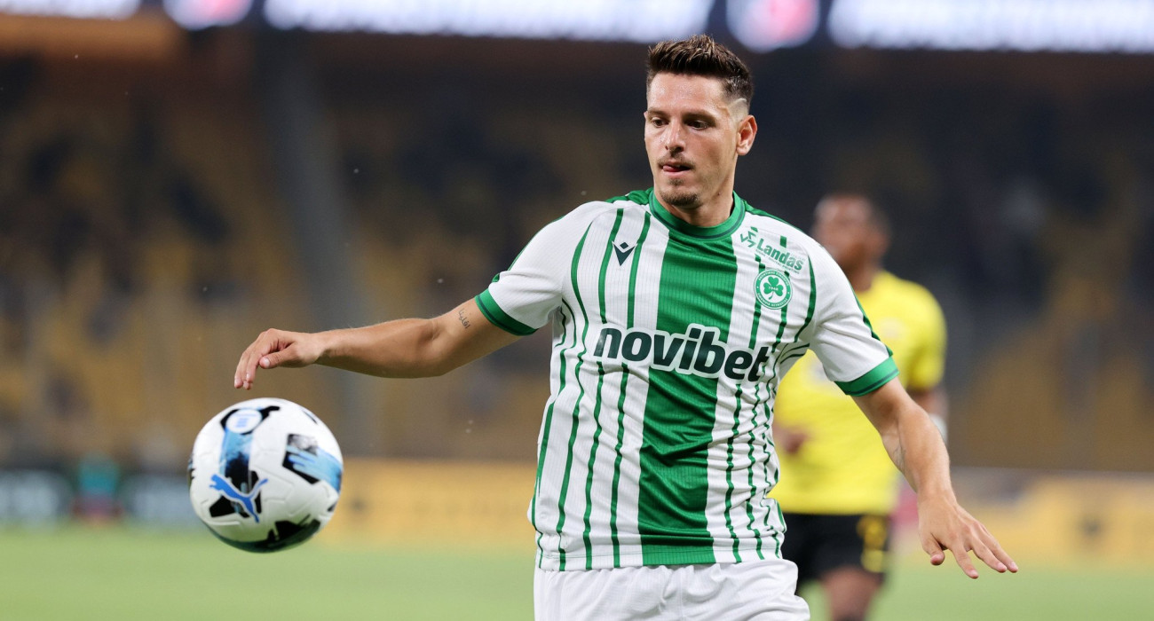 Ο Τάσος Χατζηγιοβάννης με τη φανέλα της Ομόνοιας / Πηγή: Intime