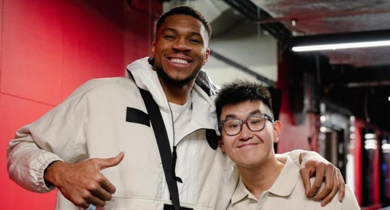 Ο Γιάννης Αντετοκούνμπο με τον Ρίτσαρντ Σιάο / Πηγή: X