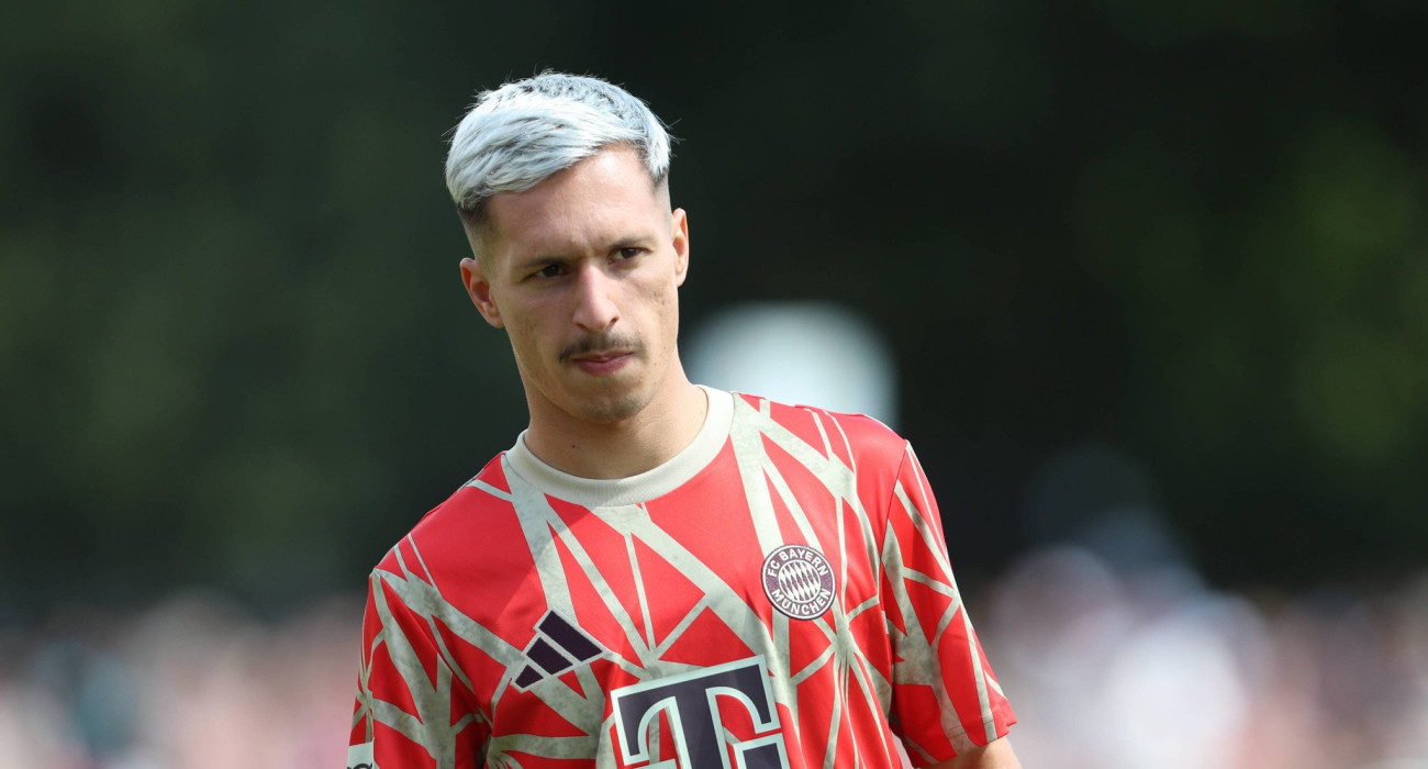 Ο Μπράιαν Σαραγόσα με τη φανέλα της Μπάγερν Μονάχου / Πηγή: Imago