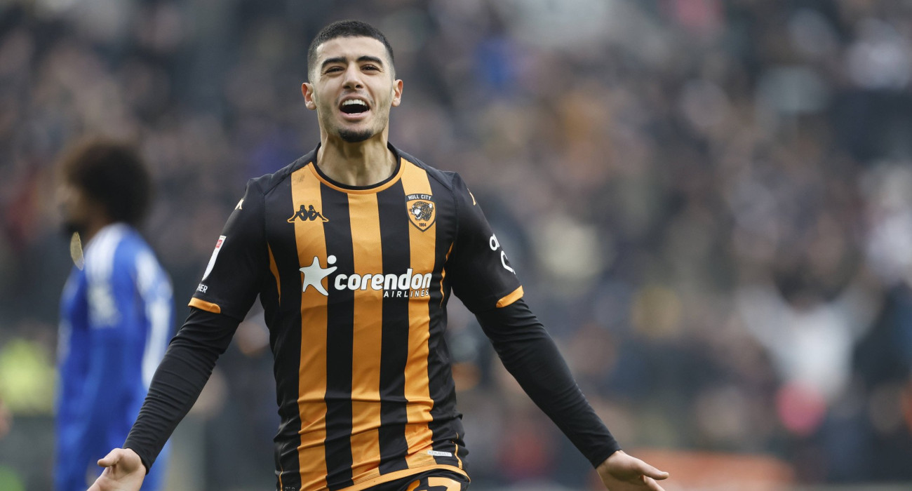 Ο Ανάς Ζαρουρί πανηγυρίζει με την Χαλ / Πηγή: Imago