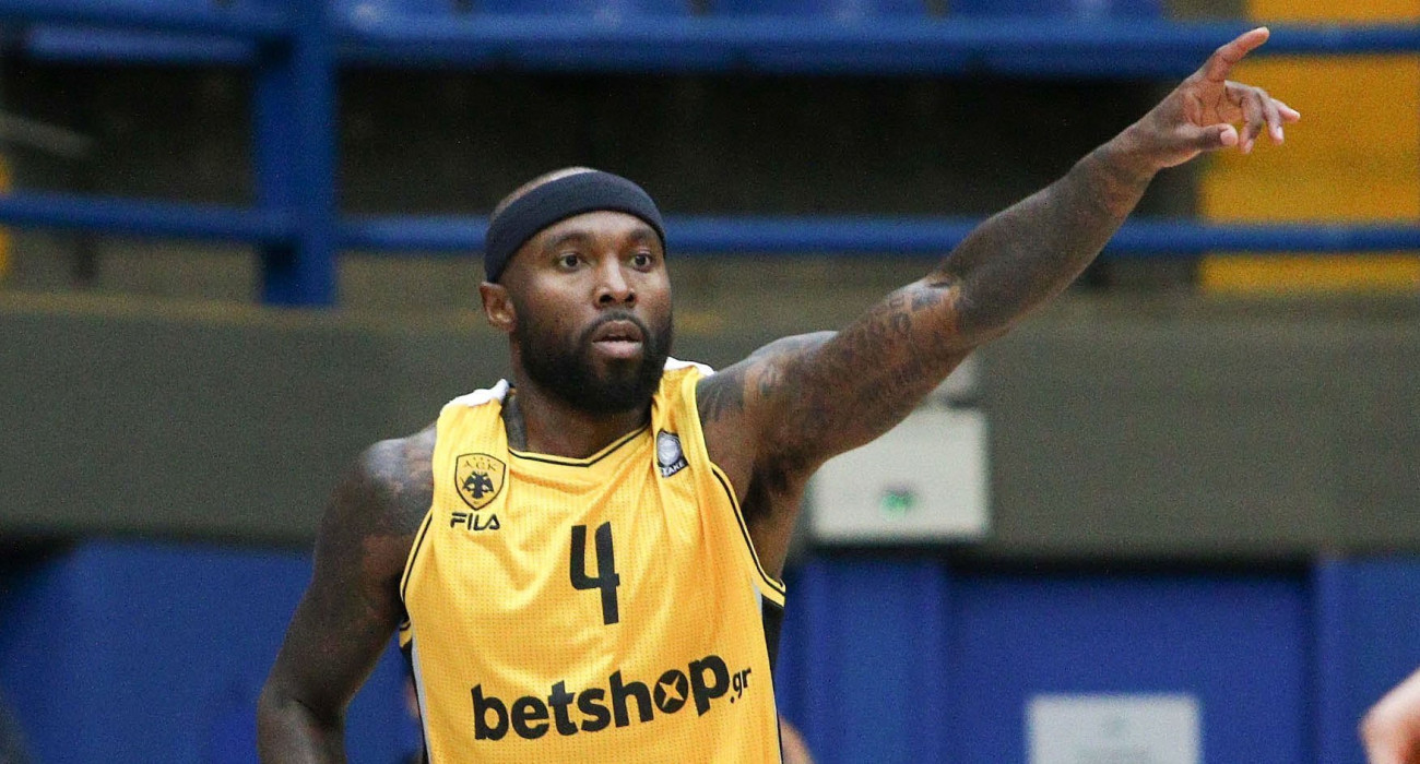 Ο Ταϊρίς Ράις με τη φανέλα της ΑΕΚ/Πηγή: Intime