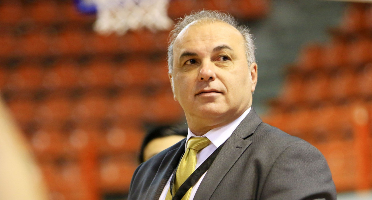 Ο Σταύρος Ελληνιάδης αναλαμβάνει στον Κολοσσό, Πηγή: Intime